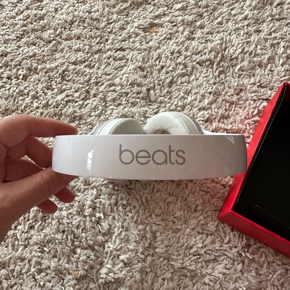 WHITE BEATS SOLO 2 - Picture 6 of 8